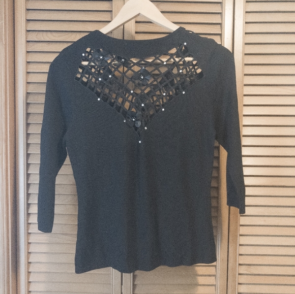 Red Coral Silk Blend Black Top with 3D Floral Details and Net - Picture 5 of 6